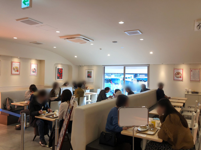 恵那川上屋 カフェ 咲久舎 可児御嵩インター店のカフェスーペース