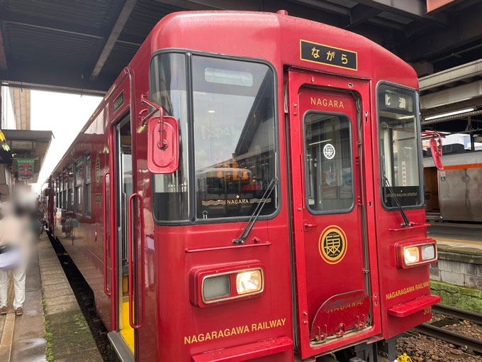 長良川鉄道の観光列車「ながら」森号