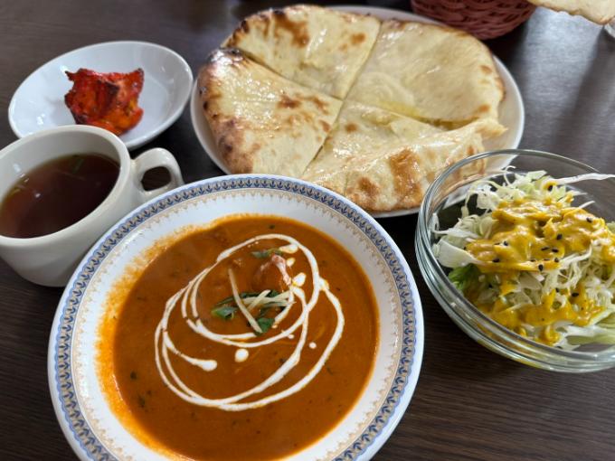 インドカレー・ネパール 料理カンティ 関店のチーズナンセット