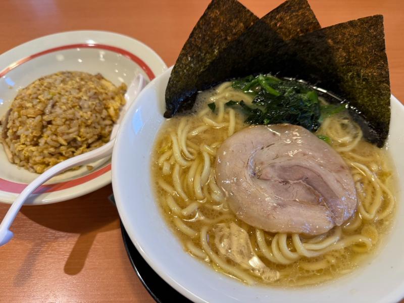 ラーメンと半チャーハンセット