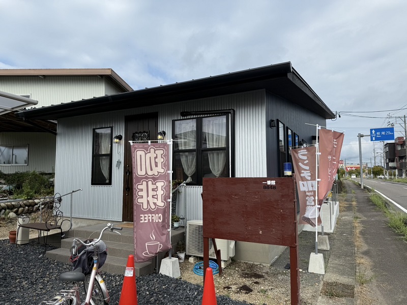 一番館8848の外観