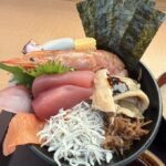 新鮮魚介を豪快に味わう！湯の華食堂の贅沢海鮮丼ランチ